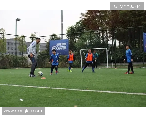 曹正阳的足球梦想与奋斗历程：从青涩少年到职业球员的成长之路